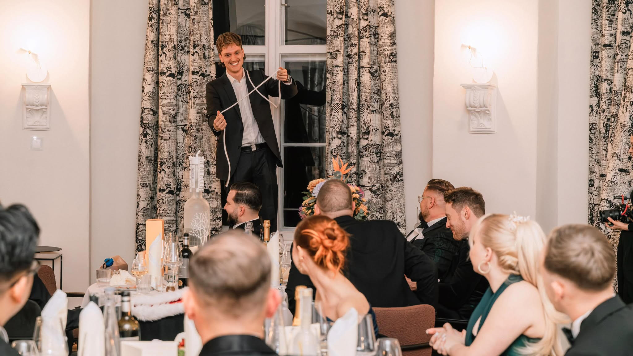 Zaubershow vor Publikum im Festsaal