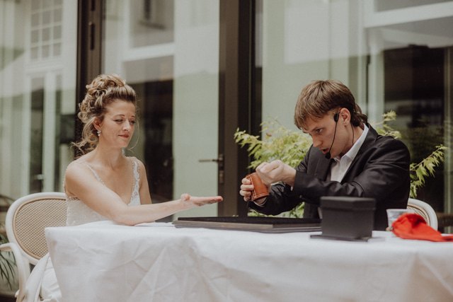Ein Zaubermoment am Hochzeitstisch